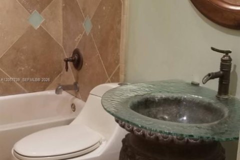 Commercial property in Miami Gardens, Florida 1 bedroom, 155.05 sq.m. № 2187798 - photo 3