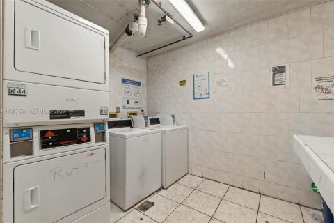 Copropriété à louer à Hialeah, Floride: 2 chambres, 71.53 m2 № 2029683 - photo 27