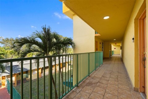 Condominio en alquiler en Hialeah, Florida, 2 dormitorios, 71.53 m2 № 2029683 - foto 6