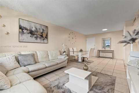 Condominio en alquiler en Hialeah, Florida, 2 dormitorios, 71.53 m2 № 2029683 - foto 19
