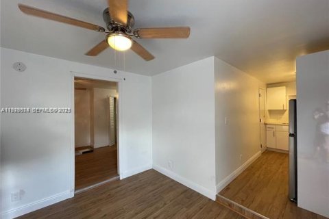 Снять в аренду виллу или дом в Холливуд, Флорида 1 спальня, 78.97м2, № 1989572 - фото 5