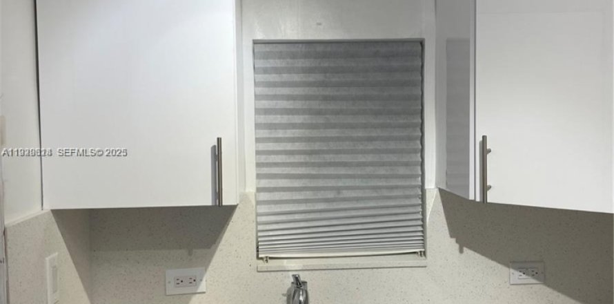 Дом в Холливуд, Флорида 1 спальня, 78.97м2 № 1989572