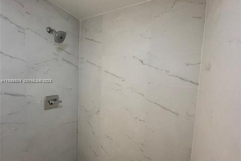 Снять в аренду виллу или дом в Холливуд, Флорида 1 спальня, 78.97м2, № 1989572 - фото 7