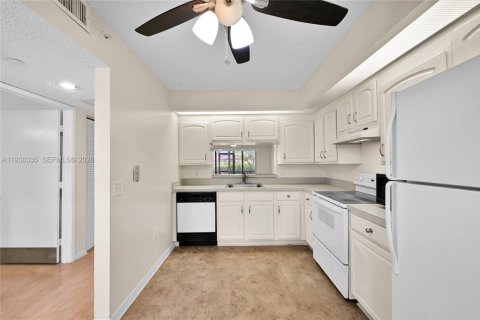 Copropriété à vendre à Pembroke Pines, Floride: 2 chambres, 95.88 m2 № 1996664 - photo 4