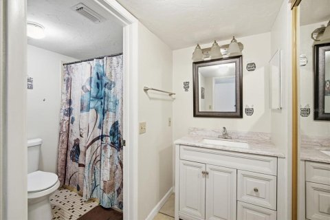 Condo in Bradenton, Florida, 2 bedrooms № 2102119 - photo 16