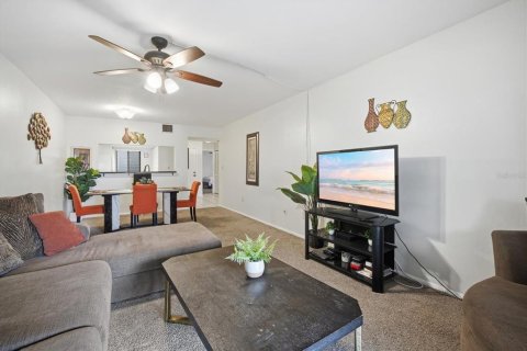 Condo in Bradenton, Florida, 2 bedrooms № 2102119 - photo 8