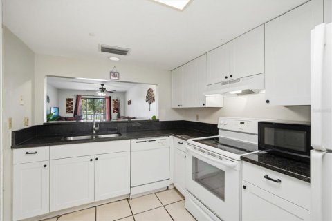 Condo in Bradenton, Florida, 2 bedrooms № 2102119 - photo 10