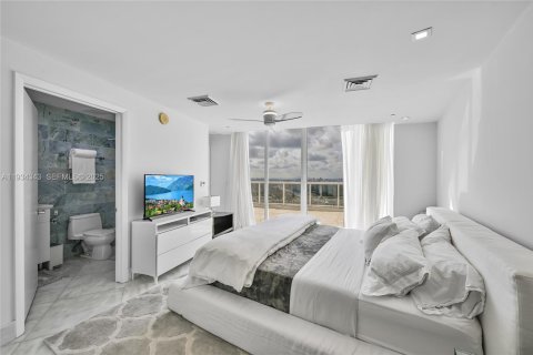 Condo in Hallandale Beach, Florida, 3 bedrooms  № 2052766 - photo 30