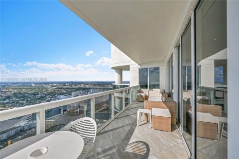 Condo in Hallandale Beach, Florida, 3 bedrooms  № 2052766 - photo 18