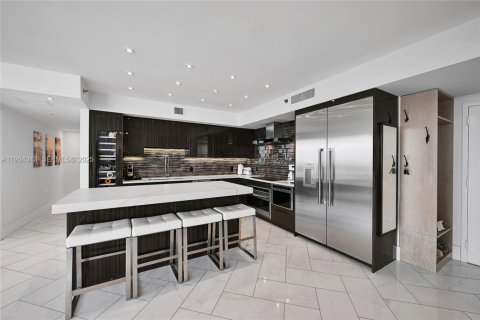 Condo in Hallandale Beach, Florida, 3 bedrooms  № 2052766 - photo 6