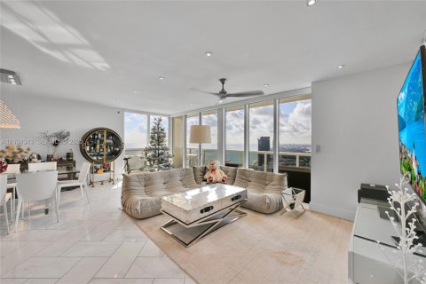 Condo in Hallandale Beach, Florida, 3 bedrooms  № 2052766 - photo 10