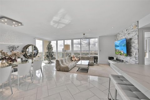 Condo in Hallandale Beach, Florida, 3 bedrooms  № 2052766 - photo 14