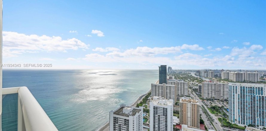 Condo in Hallandale Beach, Florida, 3 bedrooms  № 2052766