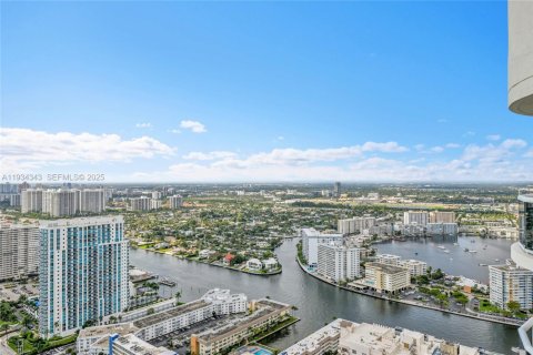 Condo in Hallandale Beach, Florida, 3 bedrooms  № 2052766 - photo 22