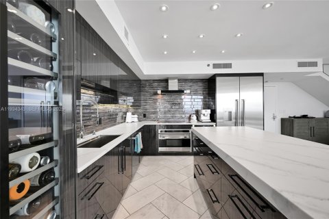 Condo in Hallandale Beach, Florida, 3 bedrooms  № 2052766 - photo 8