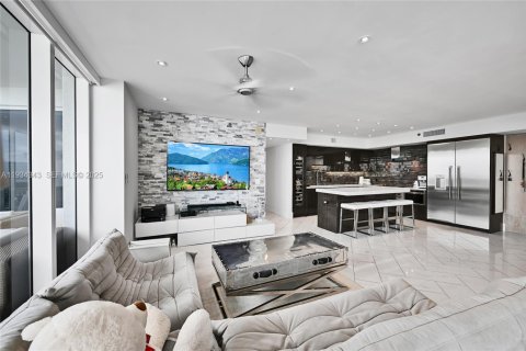 Condo in Hallandale Beach, Florida, 3 bedrooms  № 2052766 - photo 15