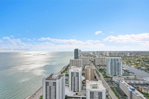 Condo in Hallandale Beach, Florida, 3 bedrooms  № 2052766 - photo 21