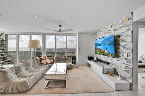 Condo in Hallandale Beach, Florida, 3 bedrooms  № 2052766 - photo 9