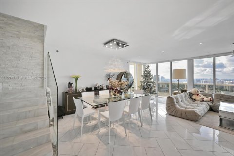 Condo in Hallandale Beach, Florida, 3 bedrooms  № 2052766 - photo 11