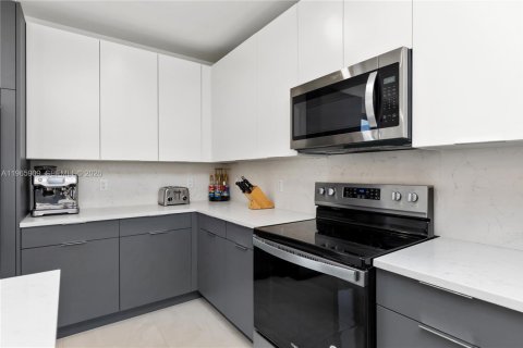 Townhouse in Fort Lauderdale, Florida 3 bedrooms, 153.2 sq.m. № 2030512 - photo 8