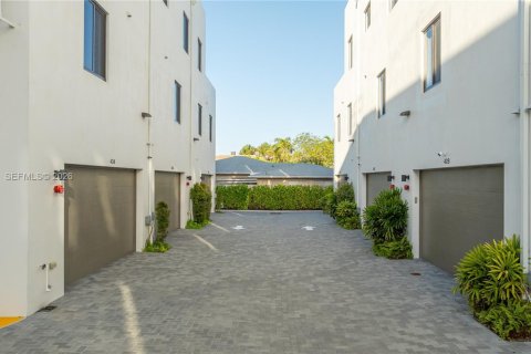 Townhouse in Fort Lauderdale, Florida 3 bedrooms, 153.2 sq.m. № 2030512 - photo 30