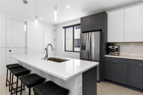Townhouse in Fort Lauderdale, Florida 3 bedrooms, 153.2 sq.m. № 2030512 - photo 5