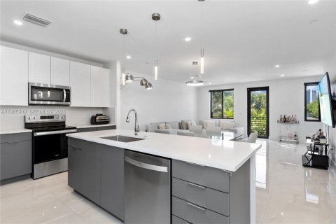 Townhouse in Fort Lauderdale, Florida 3 bedrooms, 153.2 sq.m. № 2030512 - photo 7