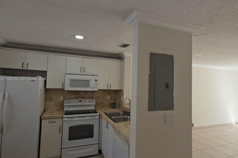 Купить таунхаус в Майами, Флорида 3 спальни, 117.99м2, № 2089716 - фото 8