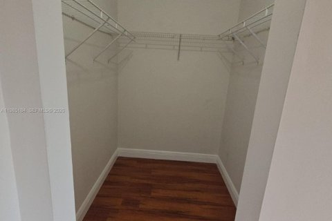 Купить таунхаус в Майами, Флорида 3 спальни, 117.99м2, № 2089716 - фото 27