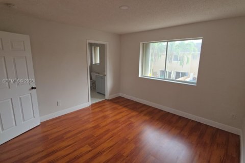 Купить таунхаус в Майами, Флорида 3 спальни, 117.99м2, № 2089716 - фото 24