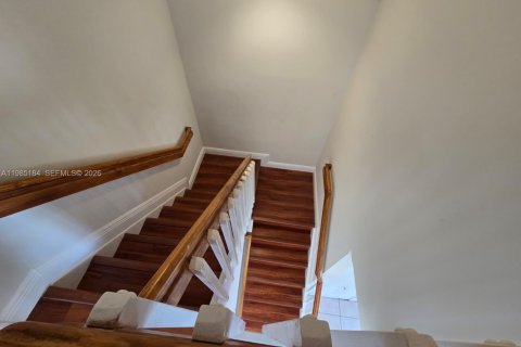Купить таунхаус в Майами, Флорида 3 спальни, 117.99м2, № 2089716 - фото 22