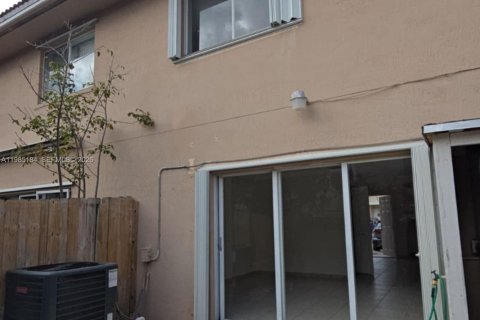 Купить таунхаус в Майами, Флорида 3 спальни, 117.99м2, № 2089716 - фото 18
