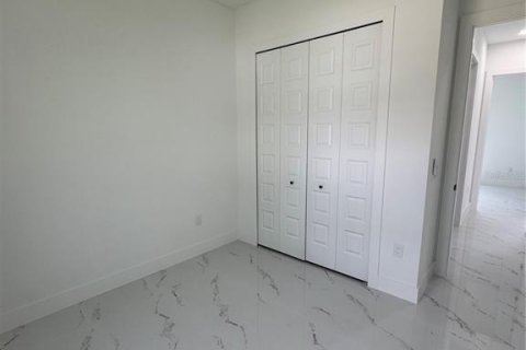 House in Lehigh Acres, Florida 3 bedrooms, 136.94 sq.m. № 2396775 - photo 19