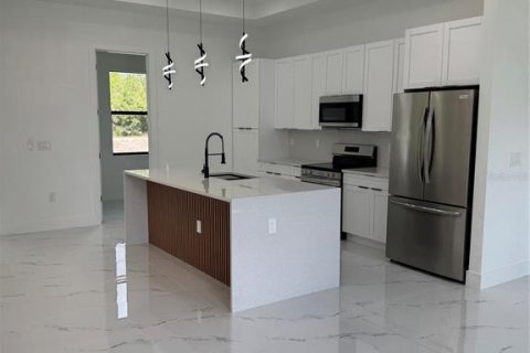 House in Lehigh Acres, Florida 3 bedrooms, 136.94 sq.m. № 2396775 - photo 13