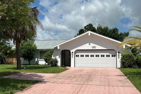 House in Port Charlotte, Florida 3 bedrooms, 148.27 sq.m. № 1820725 - photo 1