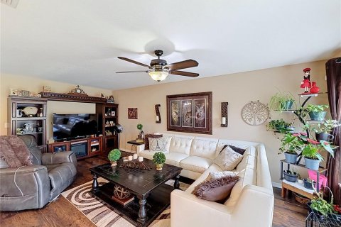 Townhouse in Sanford, Florida 3 bedrooms, 143.91 sq.m. № 2236043 - photo 3
