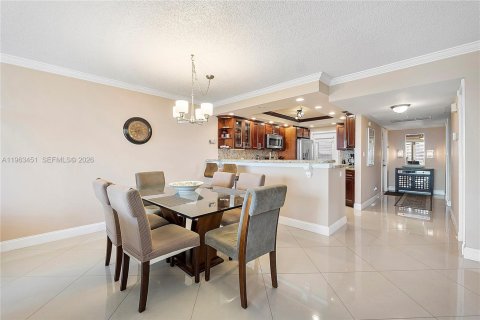 Condo in Pompano Beach, Florida, 3 bedrooms  № 2041425 - photo 8