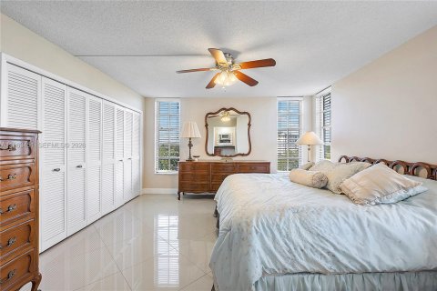 Condo in Pompano Beach, Florida, 3 bedrooms  № 2041425 - photo 25