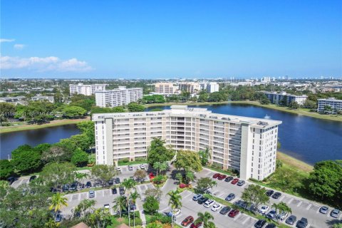 Condo in Pompano Beach, Florida, 3 bedrooms  № 2041425 - photo 3