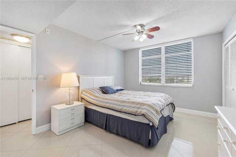 Condo in Pompano Beach, Florida, 3 bedrooms  № 2041425 - photo 21