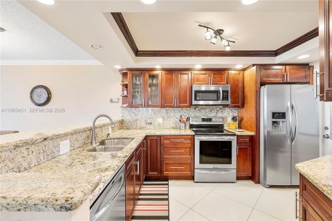 Condo in Pompano Beach, Florida, 3 bedrooms  № 2041425 - photo 9