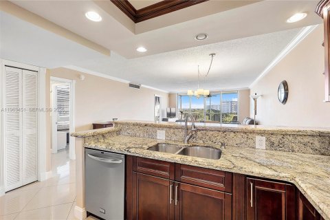 Condo in Pompano Beach, Florida, 3 bedrooms  № 2041425 - photo 11