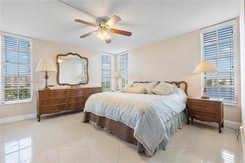 Condo in Pompano Beach, Florida, 3 bedrooms  № 2041425 - photo 23