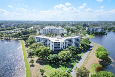Condo in Pompano Beach, Florida, 3 bedrooms  № 2041425 - photo 5