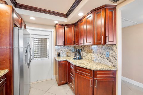 Condo in Pompano Beach, Florida, 3 bedrooms  № 2041425 - photo 12