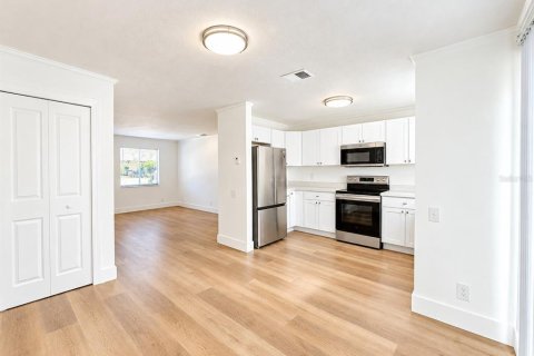 Appartement à louer à Winter Haven, Floride: 2 chambres, 84.73 m2 № 2437378 - photo 8