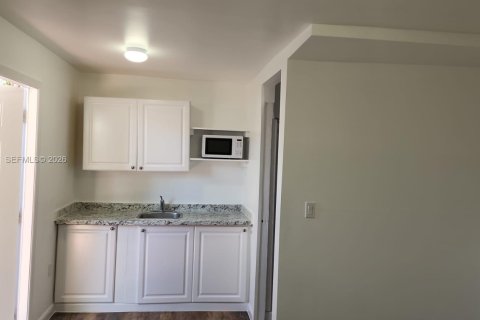 Commercial property in Miami, Florida 1 bedroom, 165.55 sq.m. № 2172097 - photo 4