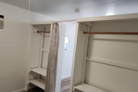 Commercial property in Miami, Florida 1 bedroom, 165.55 sq.m. № 2172097 - photo 10