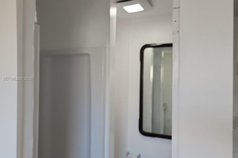 Commercial property in Miami, Florida 1 bedroom, 165.55 sq.m. № 2172097 - photo 8