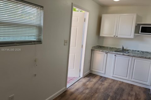Commercial property in Miami, Florida 1 bedroom, 165.55 sq.m. № 2172097 - photo 5